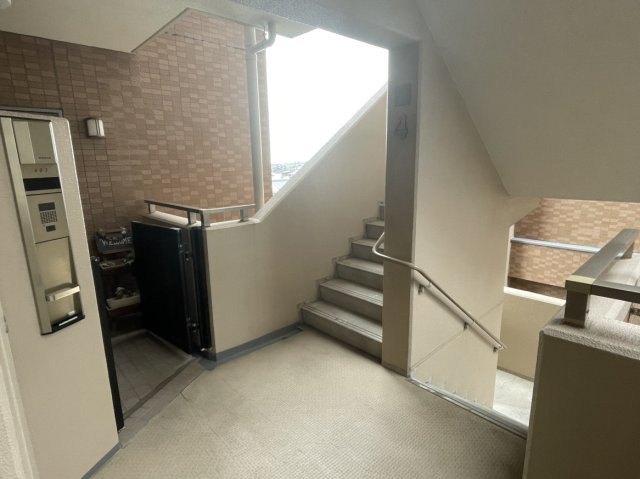 フォルテコート松山南の玄関