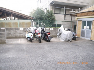 【その他共用部分】 | 敷地内には、バイク置場もあります。