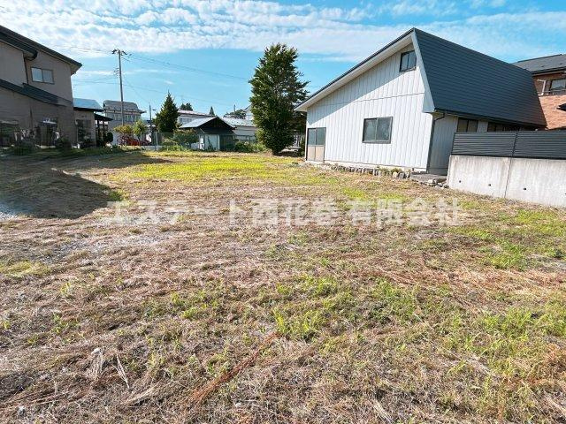 花巻市上根子字法領　土地建物の庭