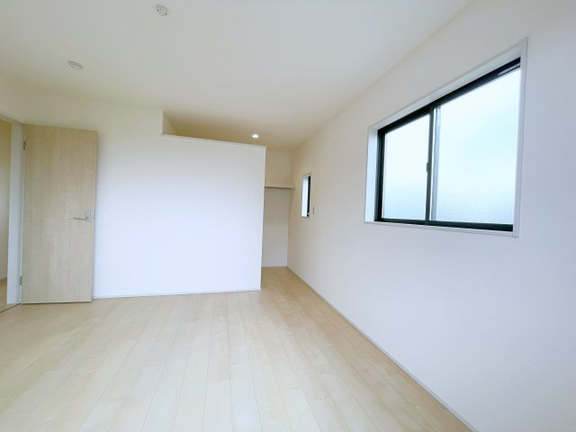 新築戸建・建売　寄居町赤浜第4　Livele Garden　全1棟の洋室|白を基調とした内装は空間を広く見せナチュラルで洗練された印象を与えます♪