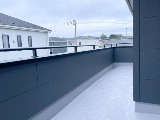 新築戸建・建売　寄居町赤浜第4　Livele Garden　全1棟のバルコニー|家にいながらカフェやテラスのような雰囲気を楽しめるバルコニー♪