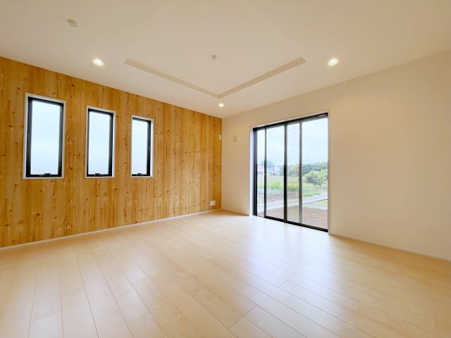 新築戸建・建売　寄居町赤浜第4　Livele Garden　全1棟の居間・リビング|ダイニングには大きな窓があり明るい陽射しが差し込む開放的で心地よい空間です！