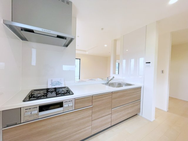 新築戸建・建売　寄居町赤浜第4　Livele Garden　全1棟のキッチン|カウンター越しに会話が弾む、家族とのつながりを感じられる対面キッチンです！