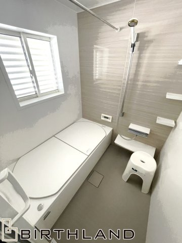 想定賃料年118万　想定利回り4.27％　木造戸建の浴室