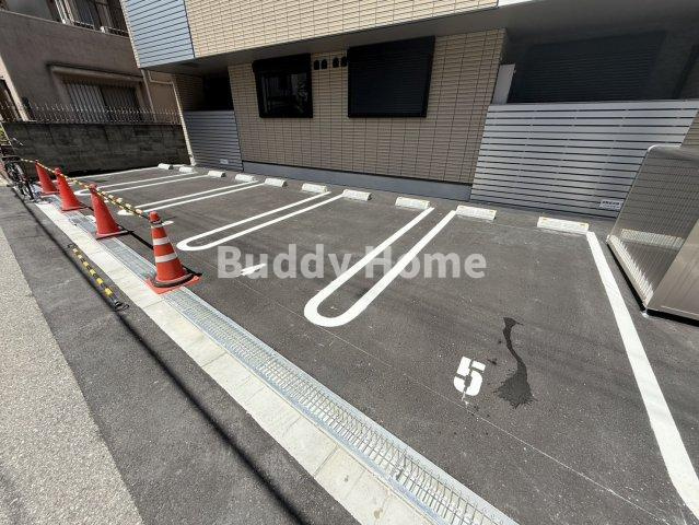 ジュネス西田辺の駐車場
