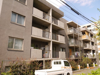 【外観】 | モダンでスタイリッシュな印象を与えるライトブラウンを基調とした外観。