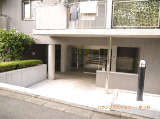 【エントランス】 | タイル調のエントランス内となります。