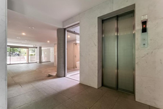 【その他共用部分】 | 勿論エレベーターが備え付けられています。