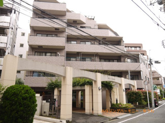 【外観】 | モダンでスタイリッシュな印象を与えるグレーを基調とした外観。