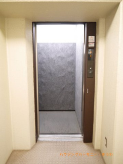 【その他共用部分】 | 勿論エレベーターが備え付けられています。