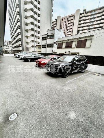 アンフィニXⅡ江坂ガーデンの駐車場