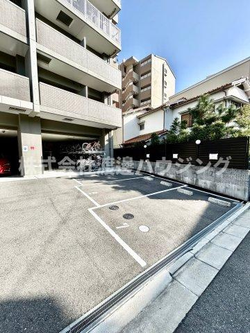 エグゼ江坂の駐車場