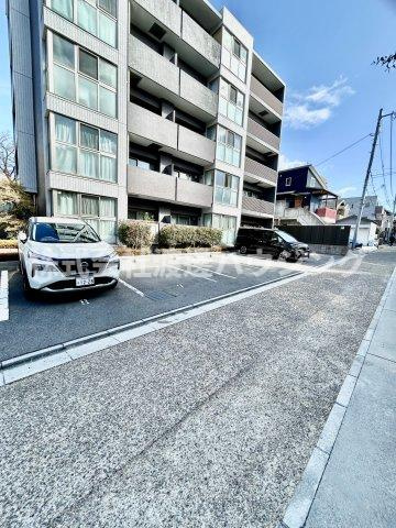 Stellaの駐車場