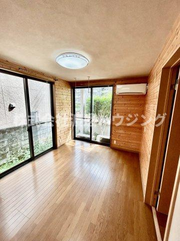 箕面5丁目戸建の居間・リビング