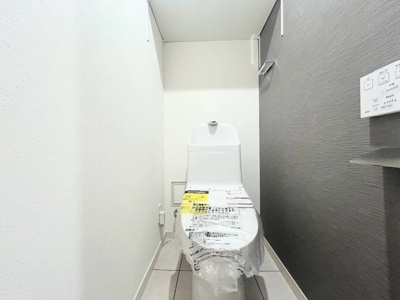 【トイレ】 | 神大寺ガーデンハウス | ◆清潔感のある白を基調とした落ち着ける空間。