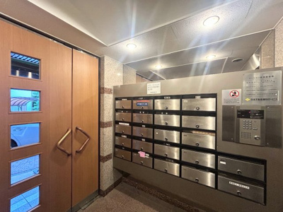 【外観】 | 神大寺ガーデンハウス | ◆管理体制良好なマンションです。清潔感のあるエントランスに開放感のある住環境。