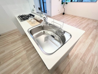 【キッチン】 | 神大寺ガーデンハウス | ◆広々したキッチンシンク。洗い物が多い時にも快適にご利用いただけます。