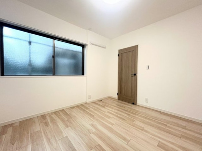 【洋室】 | 神大寺ガーデンハウス | ◆気持ちの良い風が室内へ入り込む居室。家具を配置しても広々ご利用いただけます！！