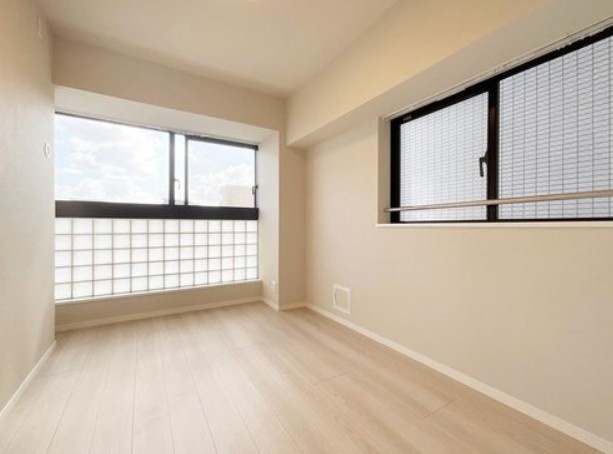 【洋室】 | メセーヌ | 南側と西側の二面採光で明るさが享受できる居室