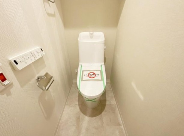 【トイレ】 | メセーヌ | リモコンでワンタッチ操作が可能な節水型温水洗浄トイレ