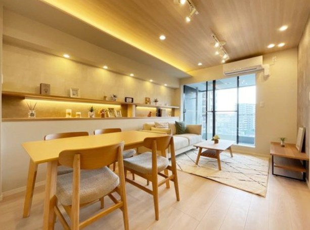 【居間・リビング】 | メセーヌ | 明るく開放的な空間が広がるLDK。室内には豊かな陽光が注ぎ込み、爽やかな住空間を演出。