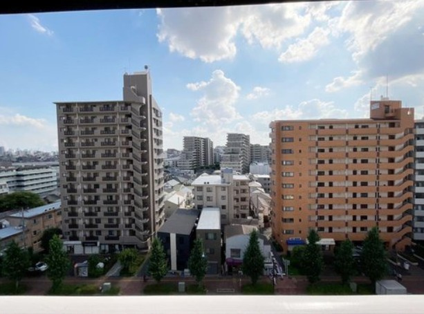 【展望】 | メセーヌ | ここからは空が遠くまで見える。紺碧、曇天、茜色。心もともに映り変わる。東京にもあったんだ。こんな景色が・・・。