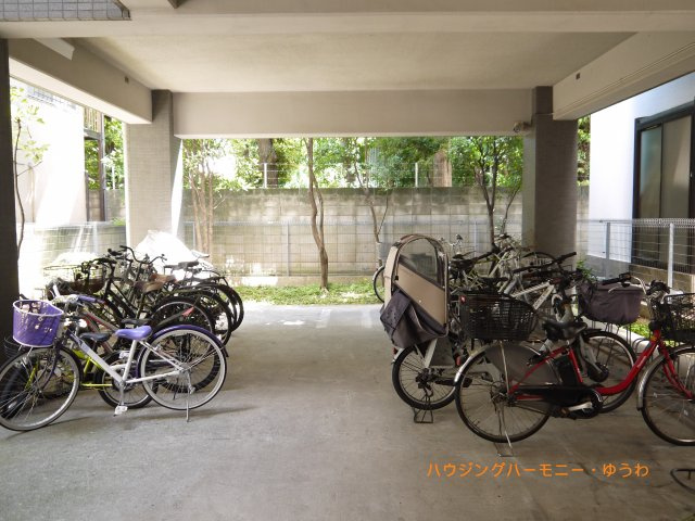 【駐輪場】 | メセーヌ | 屋根付きの駐輪場となっていますので、雨の日でも大切な自転車が濡れずに済みます。