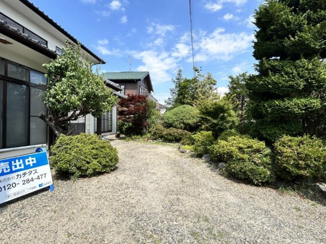 安曇野市堀金烏川　中古戸建の駐車場|カースペースもございます。