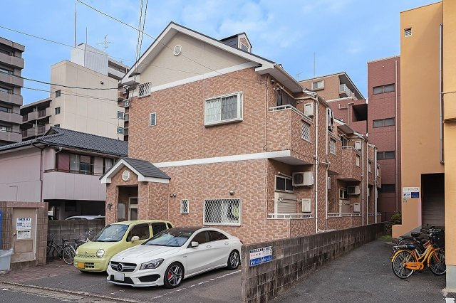 クレステージ平尾の外観