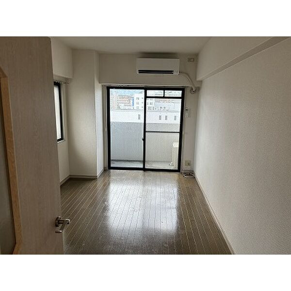 ソシエール高宮の居間・リビング