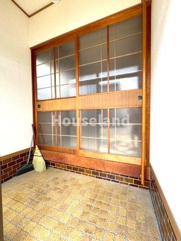 西大井戸建の玄関