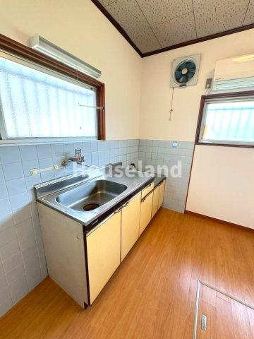 西大井戸建のキッチン