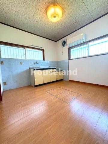 西大井戸建の居間・リビング