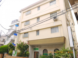 【外観】 | 洗練された印象の外観で訪れる人の記憶にも残るスタイリッシュな邸宅。