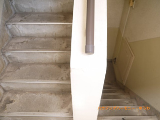 【その他共用部分】 | エレベーターが無いので、上階へは、階段利用となります。