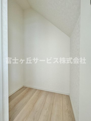 【収納】 | 静岡市葵区竜南3丁目 2期 新築一戸建て 6号棟 | 階段下収納です