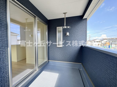 【バルコニー】 | 静岡市葵区竜南3丁目 2期 新築一戸建て 6号棟 | ルーフ付きのバルコニーです