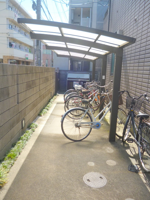 リトルフィールドのその他共用部分|屋根付き自転車置き場