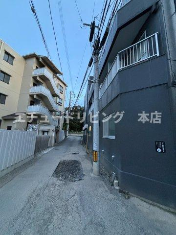 東和マンションの庭