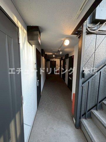 東和マンションのロビー