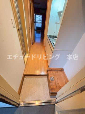 東和マンションの玄関