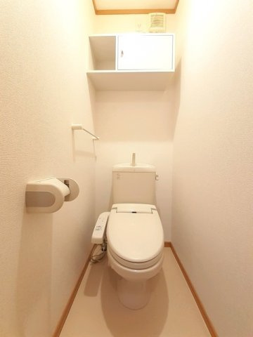 ノイ・フロイデＢのトイレ|コンパクトで使いやすいトイレです