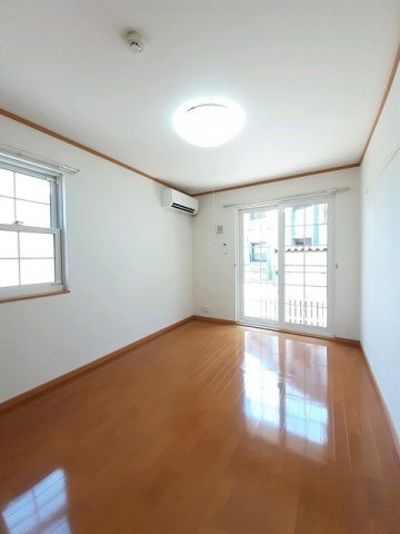 ノイ・フロイデＢの内装|明るい色調の室内です