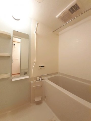 ノイ・フロイデＢの浴室|日々の暮らしに欠かせないお風呂です