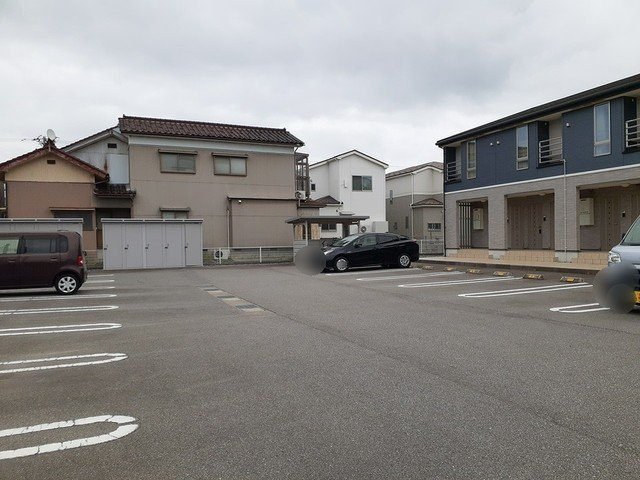 エグゼルティ　ＮＡＮの駐車場|駐車場があるので、車を買う予定の方も安心です