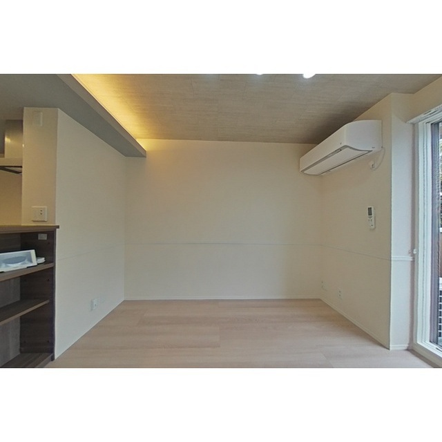 岐阜市長良井田のアパートの居間・リビング