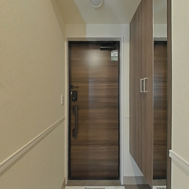 岐阜市長良井田のアパートの玄関