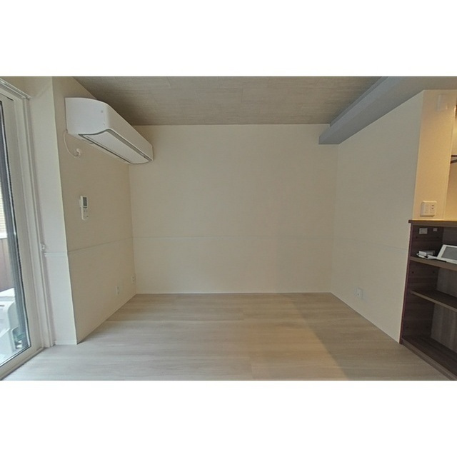 岐阜市長良井田のアパートの居間・リビング