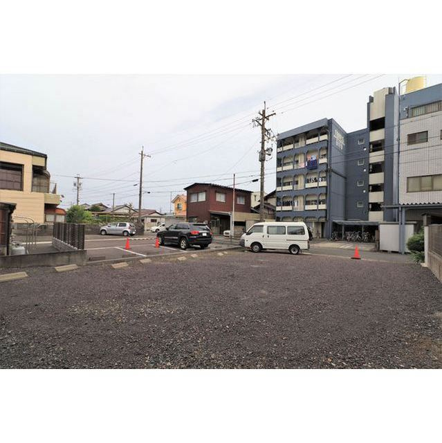 岐阜市加納南陽町１丁目の駐車場の外観