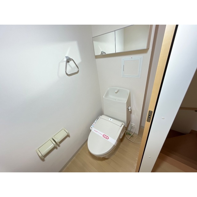 ユニヴァリィ・ハイのトイレ|温水洗浄暖房便座付